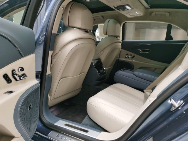 23款宾利飞驰油混版优惠10万现车颜色齐