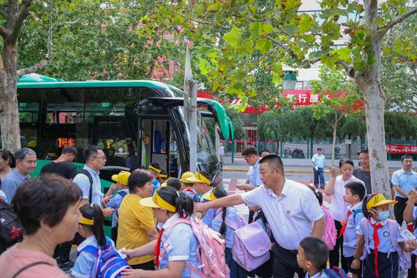 践行国企责任，福田欧辉助力构建通学公交运营新体系
