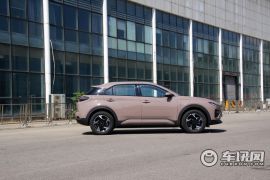 合众汽车-哪吒X