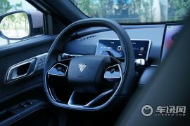 合众汽车-哪吒X