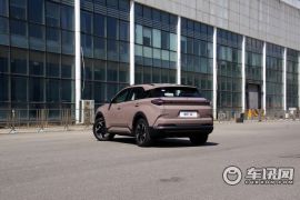 合众汽车-哪吒X