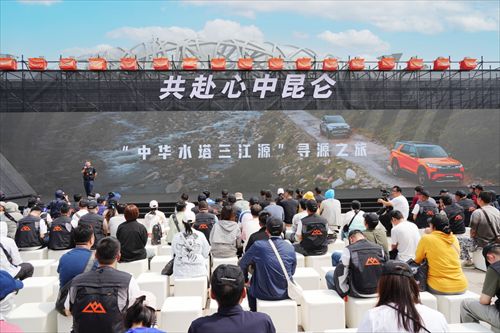 北京车展长安福特新能源成超圈粉品牌 500辆探险者新车集中交付
