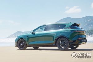 新老车主同体验 岚图FREE智能进化全新OS 6.0系统