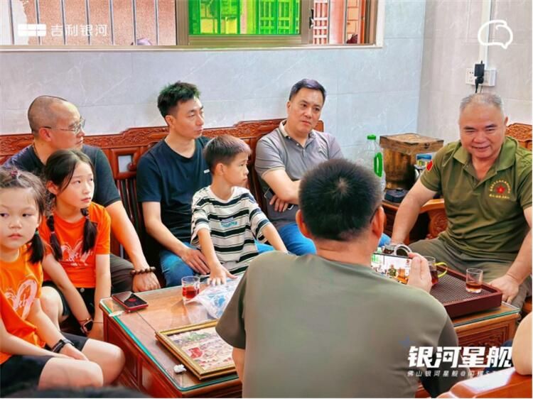 吉利银河佛山合橙红色之旅自驾游              