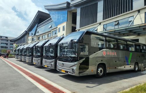  古城焕新颜！苏州金龙新V系客车加速赋能丽江文旅品质升级