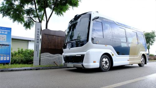 洱海畔的科技绿洲：金旅自动驾驶巴士持续引领未来出行新风尚