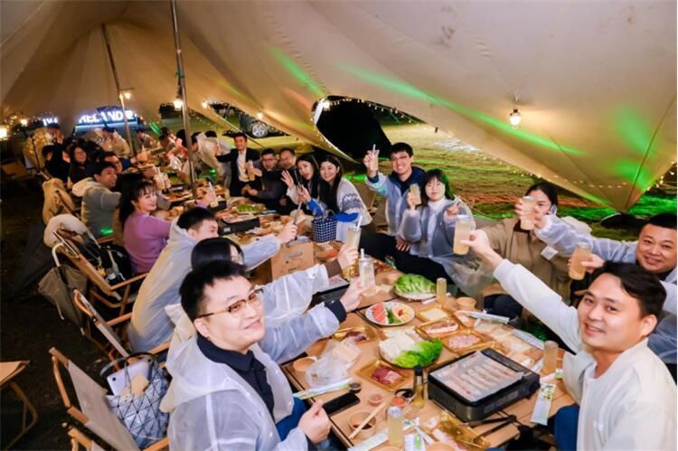 “星舰启航 邀您登舰” 吉利银河星舰7EM-i深圳惊喜亮相