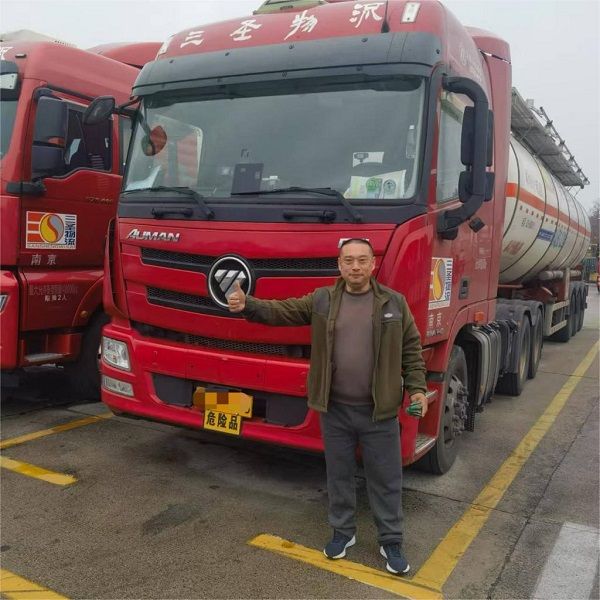 百公里油耗24.95L！白经理携手百台欧曼重卡大军征战危化品运输