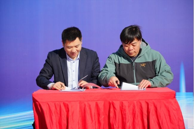 卖爆了！100台欧马可智蓝2C超能快充轻卡极速交付北京冷链大客户