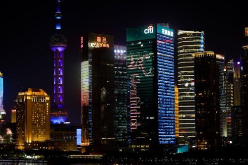 驭时间见传奇格兰菲迪携阿斯顿·马丁一级方程式®车队共话传承创新