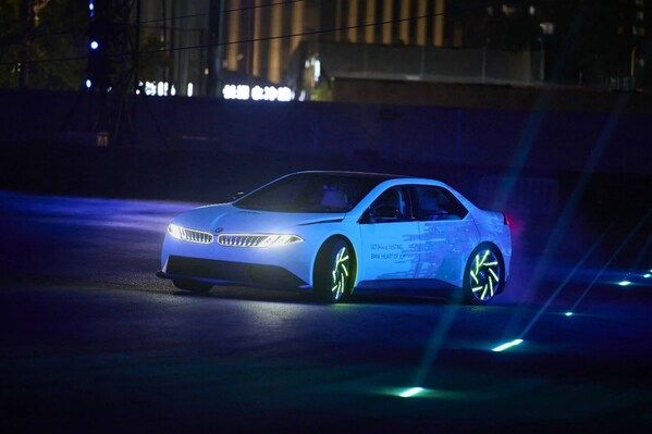 唯有掌控方有驾趣BMW新世代概念车亮相上海电动时代巅峰掌控力