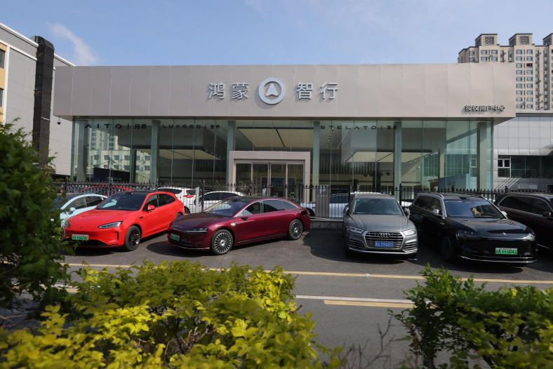 问界M8吉林长春首批车主交付 开启春城智慧出行新篇章