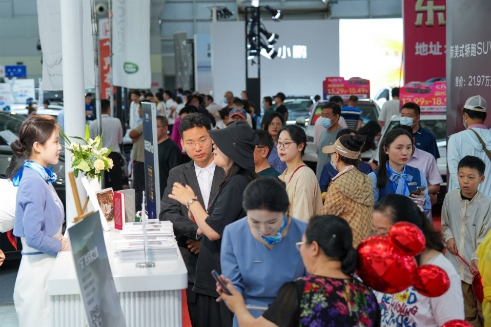 6月12-15日市区市民可以免费乘坐接驳车到八角湾会展中心逛车展