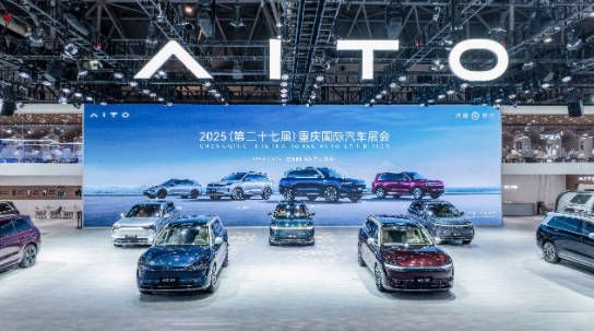 重庆车展当红之选！问界M8获乘用车市场40万级销冠
