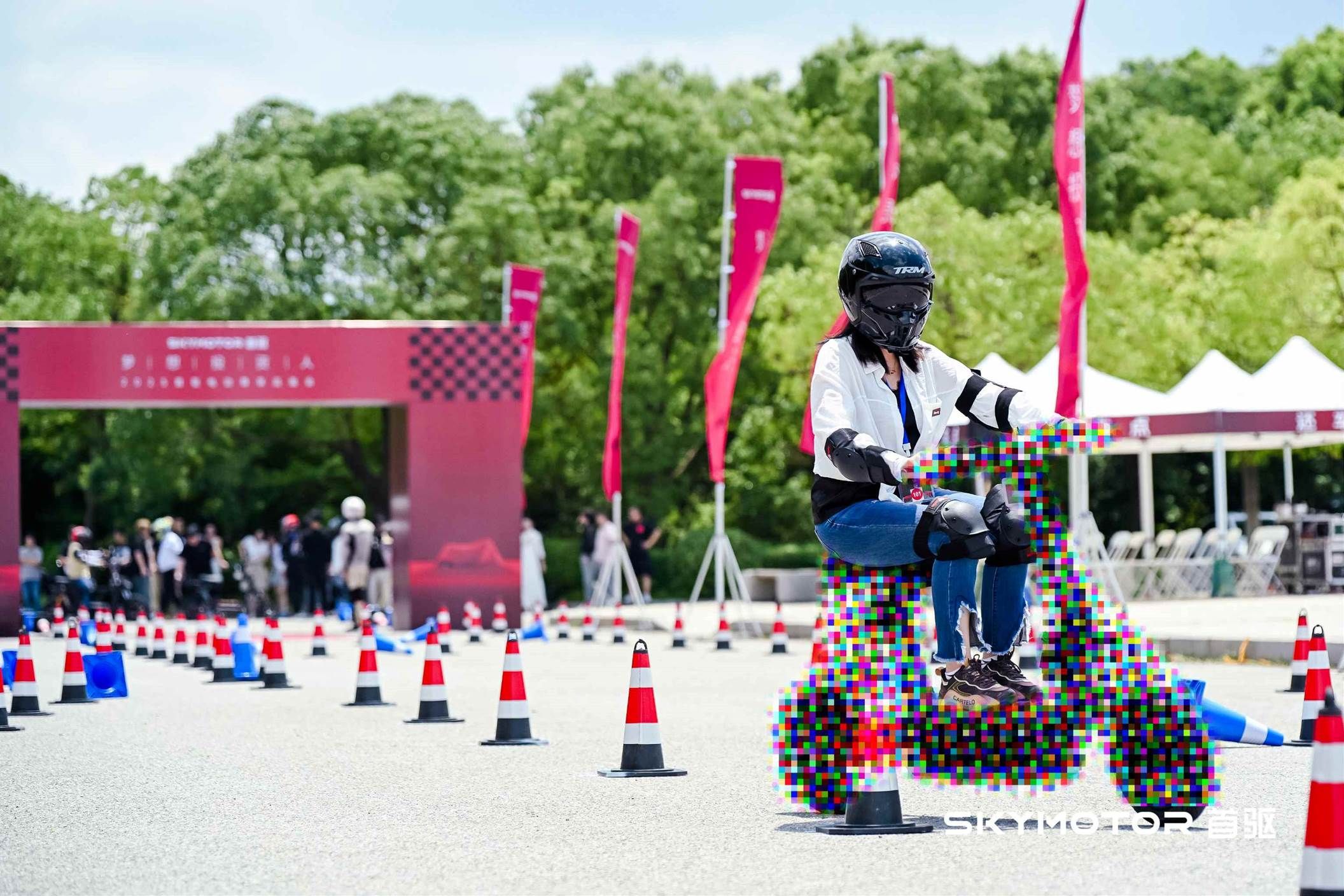  首驅(qū)科技多款新車硬核亮相，攜手夢想投資人共創(chuàng)出行藍圖