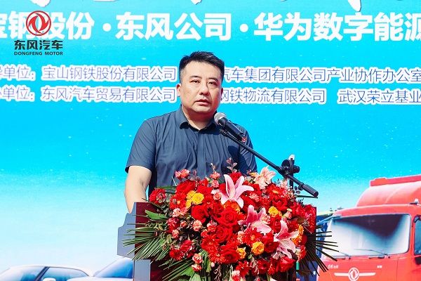东风商用车50辆新能源重卡集中交付     