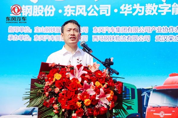 东风商用车50辆新能源重卡集中交付     