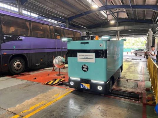 無人配送車駛?cè)肭Ъ胰f戶，九識智能何以重塑物流新生態(tài)？
