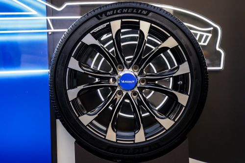 创新不止于道路米其林点亮三城月球艺术装置展示百年创新探索版图