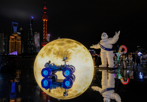 创新不止于道路米其林点亮三城月球艺术装置展示百年创新探索版图