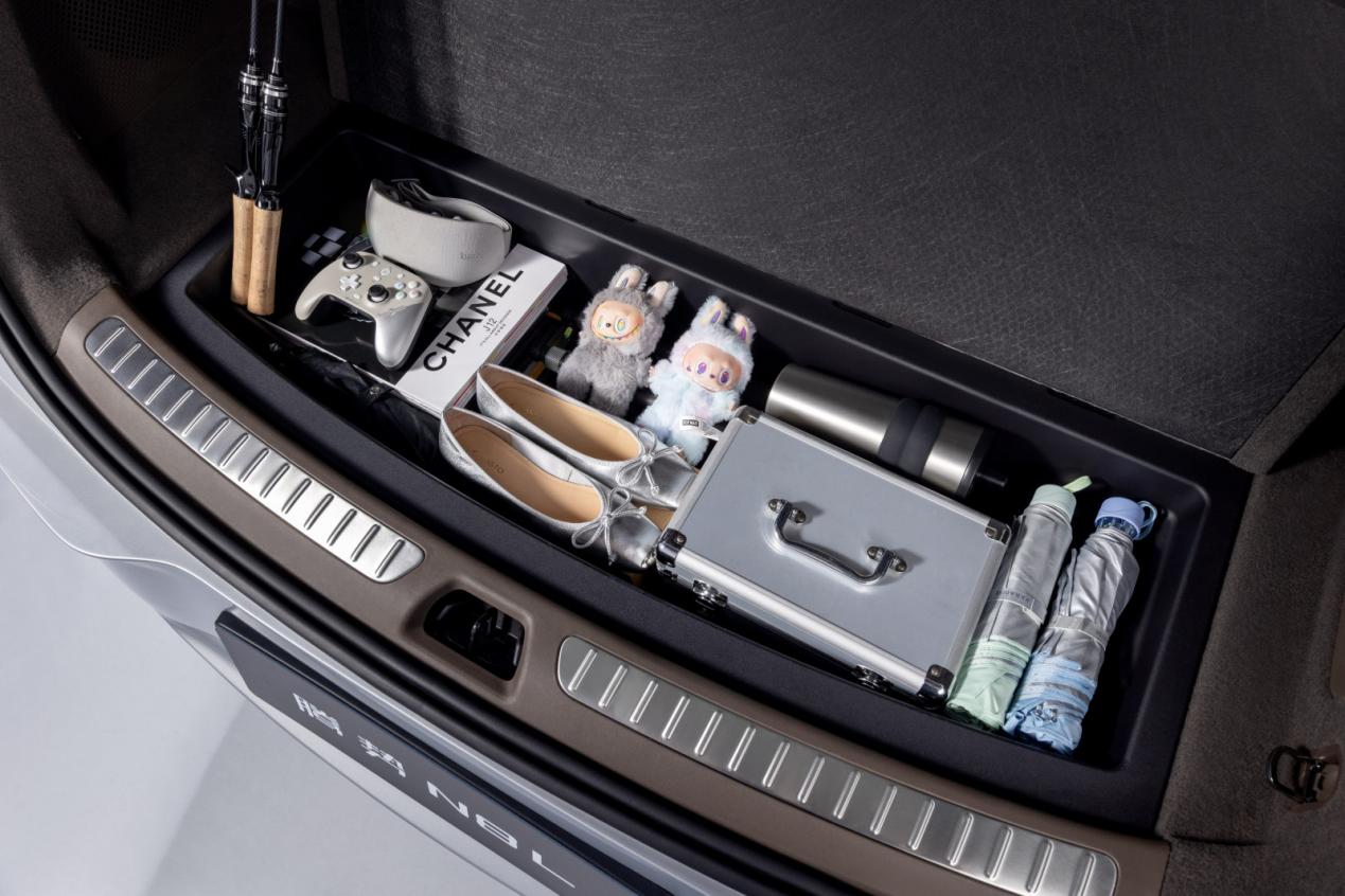 29.98万元-32.98万元!大六座安全豪华SUV腾势N8L正式上市