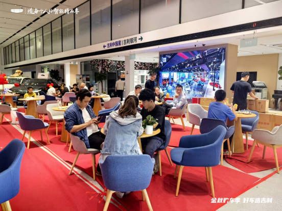 上海华庭 金秋购车季 好车选吉利团购会圆满落幕