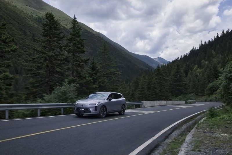 沃尔沃销量持续上涨,XC70以电气化姿态重塑豪华旅行基因