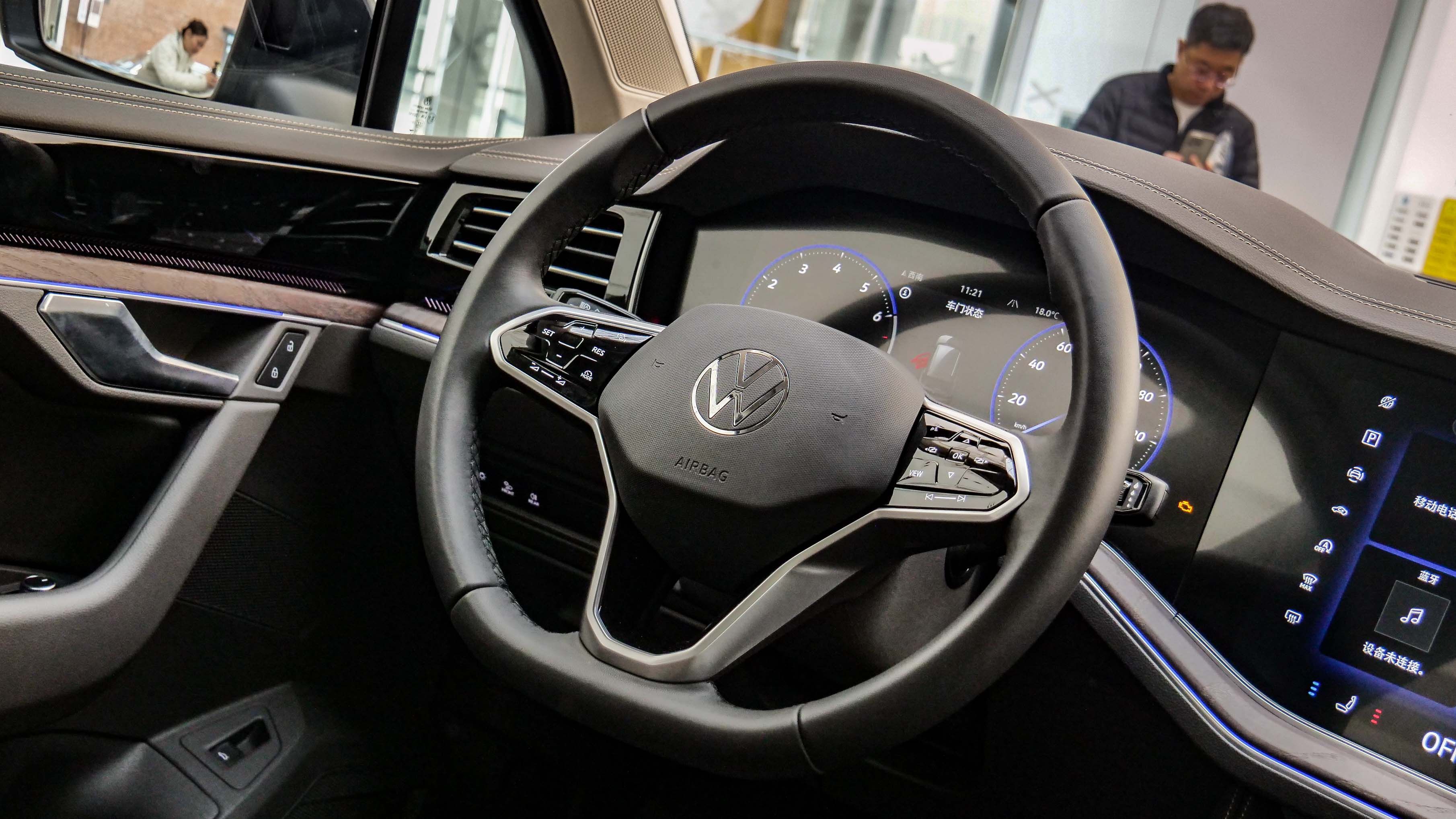 不论年华，它依旧是中大型SUV标杆，试驾大众新途锐