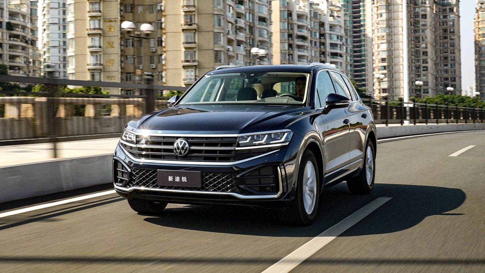 不论年华，它依旧是中大型SUV标杆，试驾大众新途锐