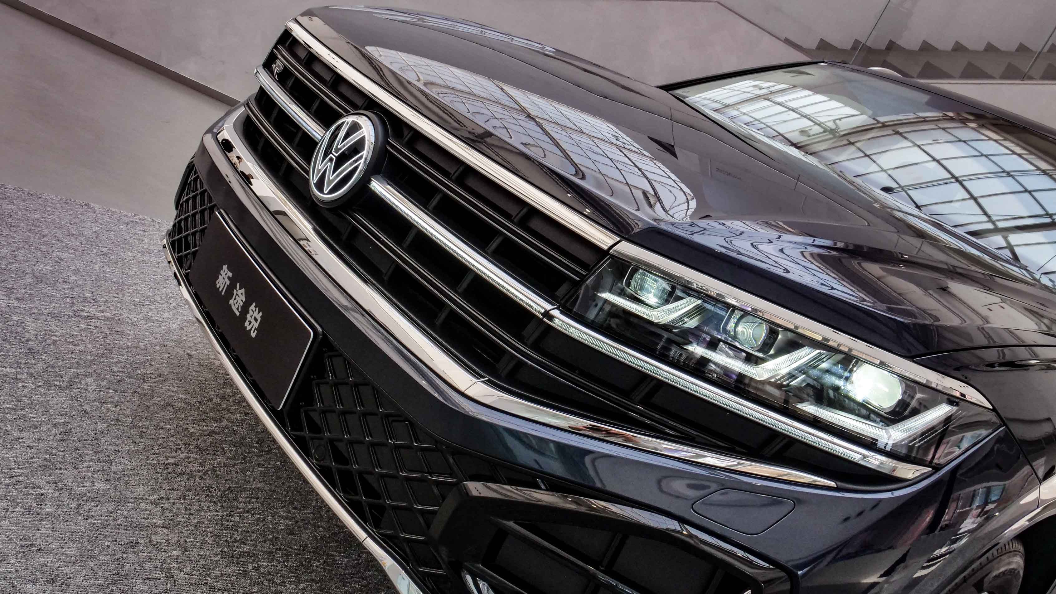 不论年华，它依旧是中大型SUV标杆，试驾大众新途锐