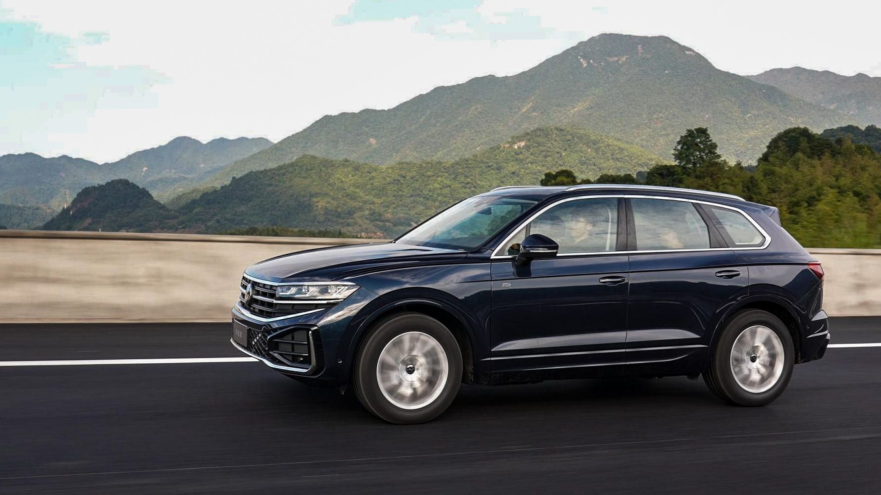 不论年华，它依旧是中大型SUV标杆，试驾大众新途锐