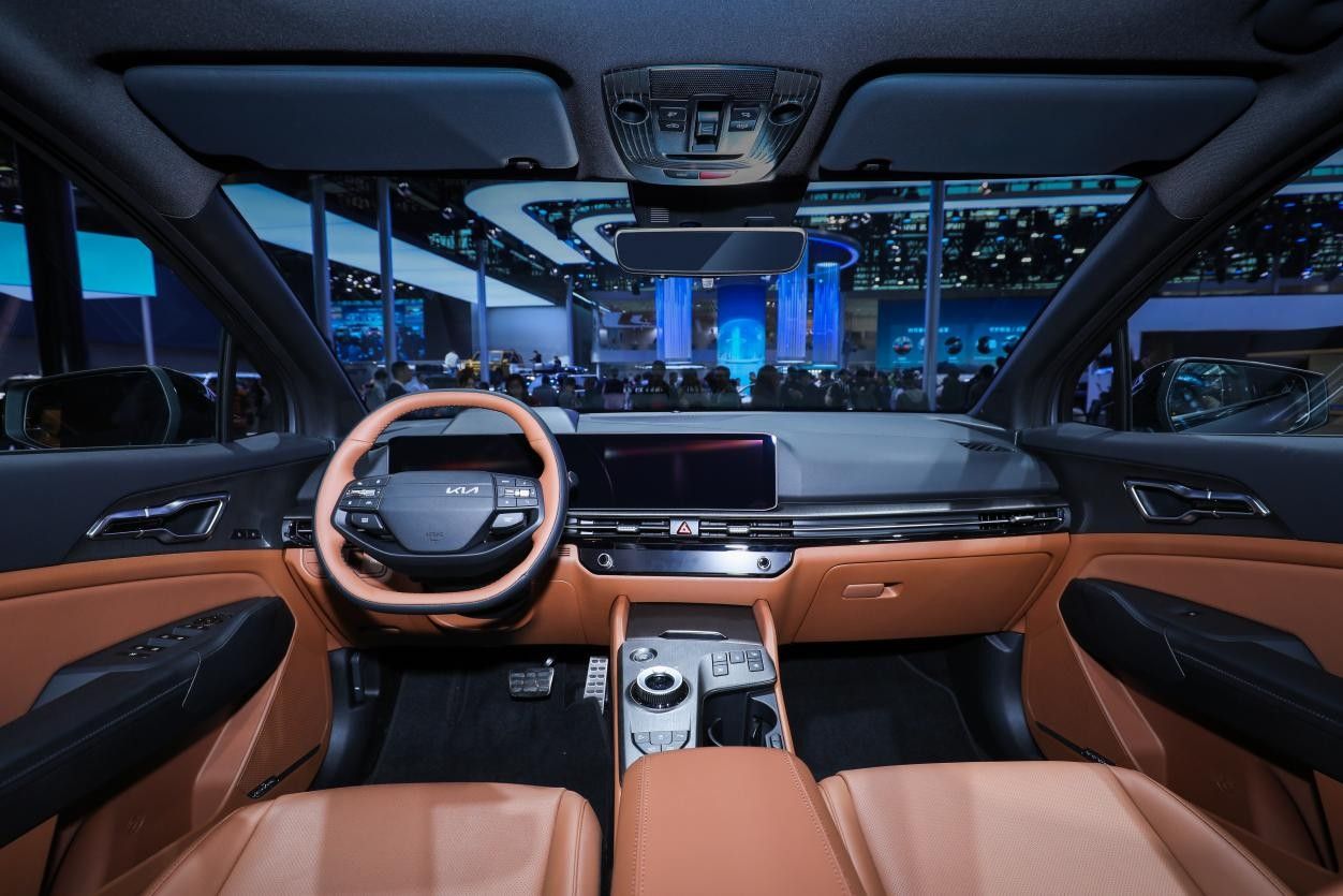 李娜代言新狮铂拓界 起亚携全明星车型闪耀广州车展