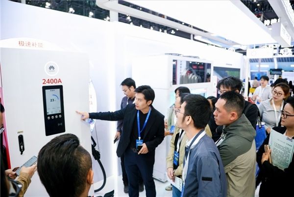 闪耀鹏城 华为超充引领充电行业真实变革