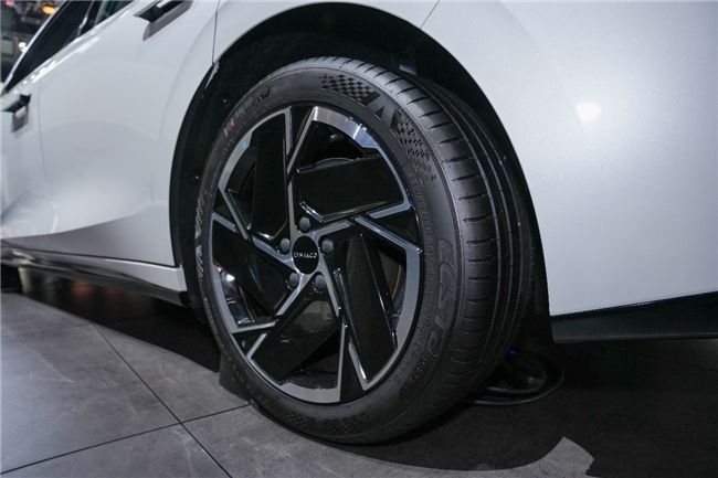 科技服务用户:锦湖轮胎以出色性能赋能领克驾控体验