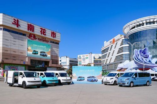 图雅诺X6、风景i昆明同台,演绎客运与城配硬实力