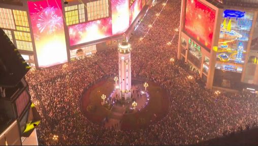  共赴解放碑千万人跨年之约，2026！鑫源汽车与你不见不散