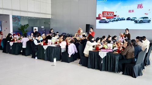 领克岁末high购 | 潮玩狂欢 驾享新年   