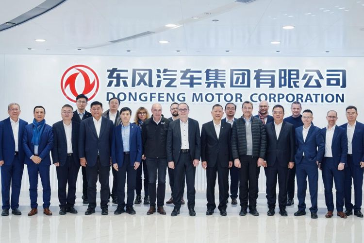 雷诺集团首席执行官福兰一行到访东风汽车