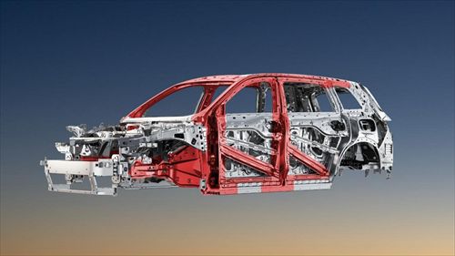 全维实力守护,共赴美好新程!问界M8让返程之路从容温暖