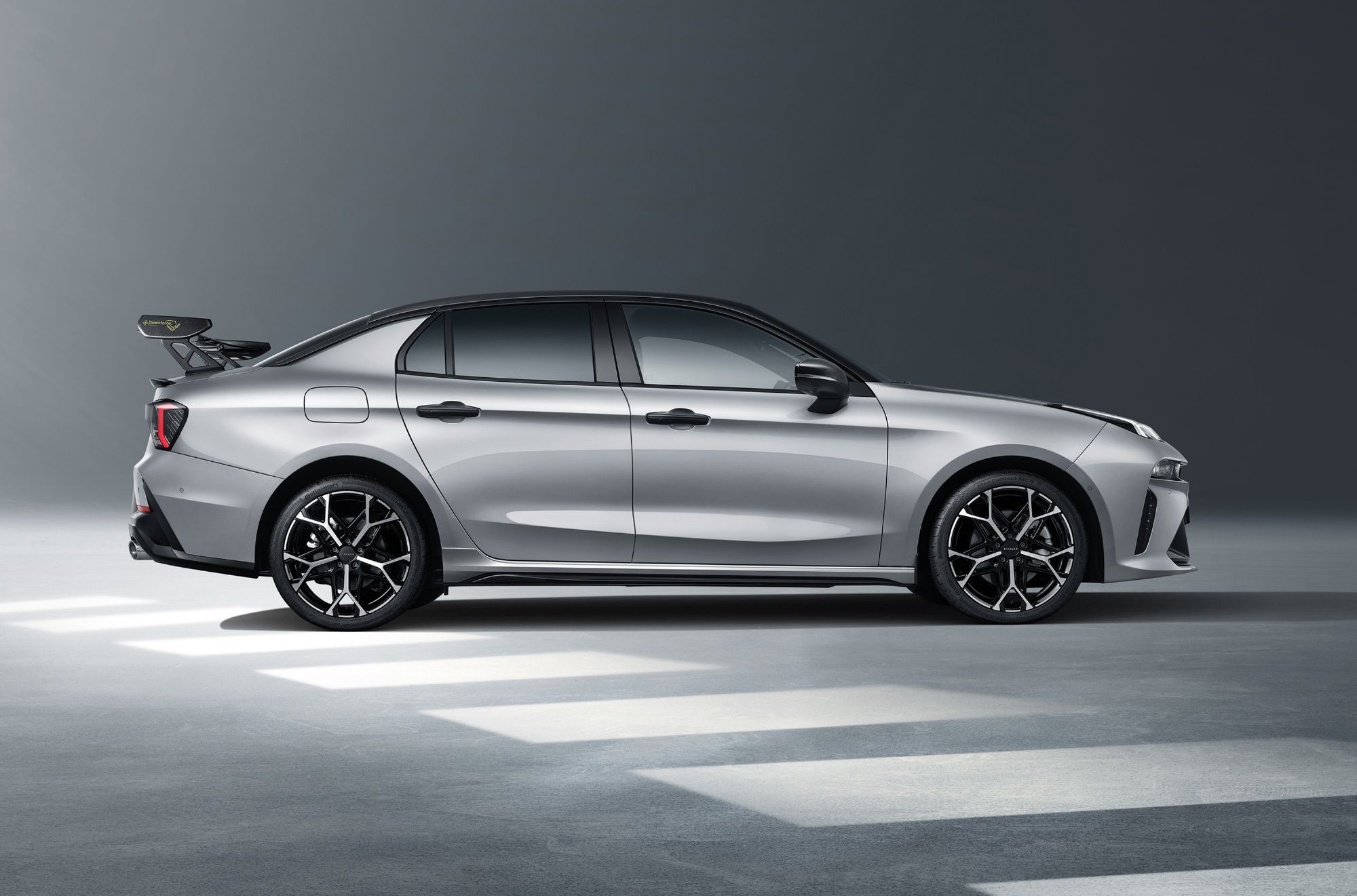 第三代领克03大尾翼版正式上市，售价15.98万元