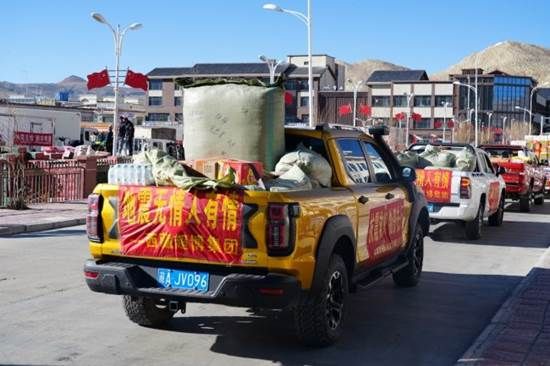 铲车开道,风骏护航:草原父母的爱有多硬核?