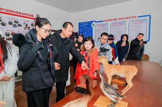 铲车开道,风骏护航:草原父母的爱有多硬核?