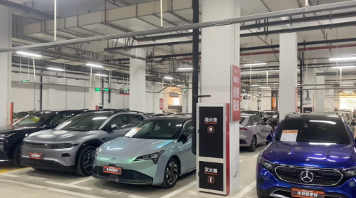 郑州靠谱二手车市场探秘:首选优信仓储大卖场