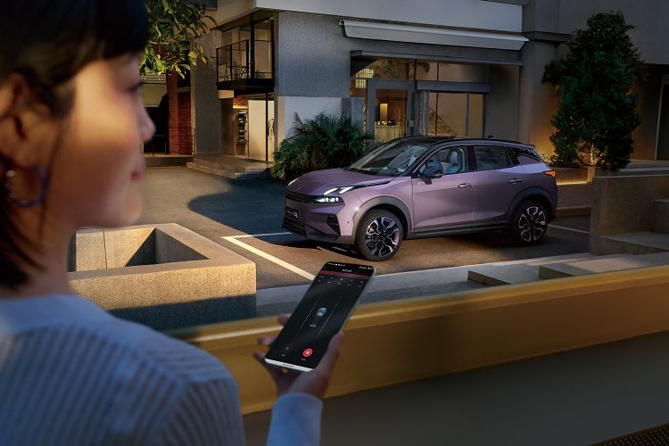 不止于车 不「紫」一面 领克06 Relive暮光紫生动登场