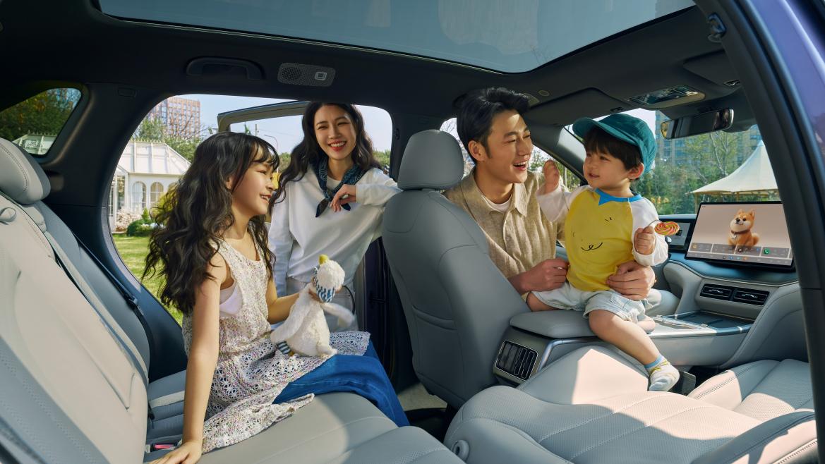 15.19万元起 比亚迪宋Ultra EV开启B级SUV闪充时代