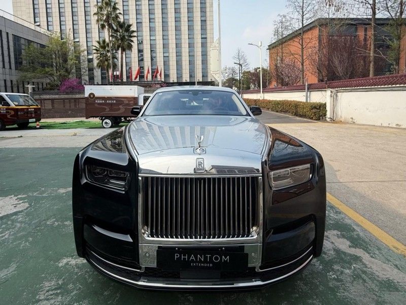 陈光标赠冠军张雪1300万劳斯莱斯视频5小时破亿数媒体致敬奋斗者