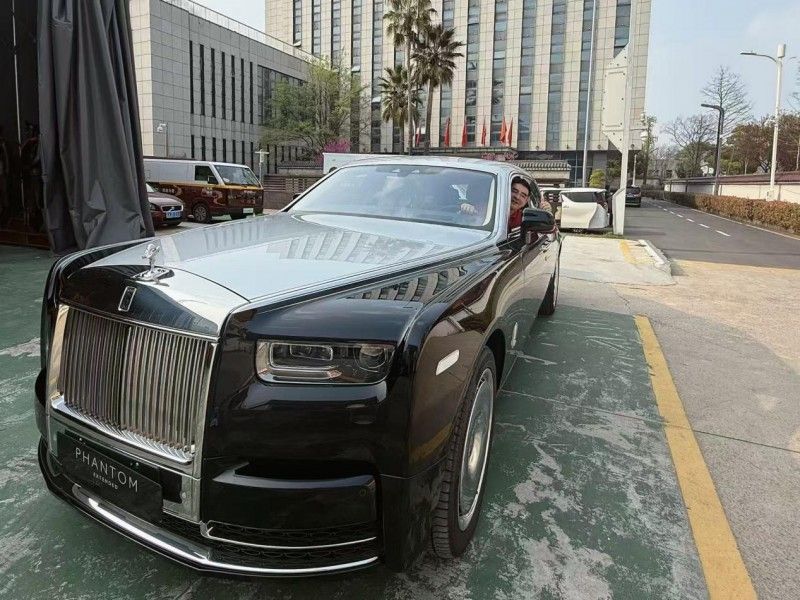 陈光标赠冠军张雪1300万劳斯莱斯视频5小时破亿数媒体致敬奋斗者