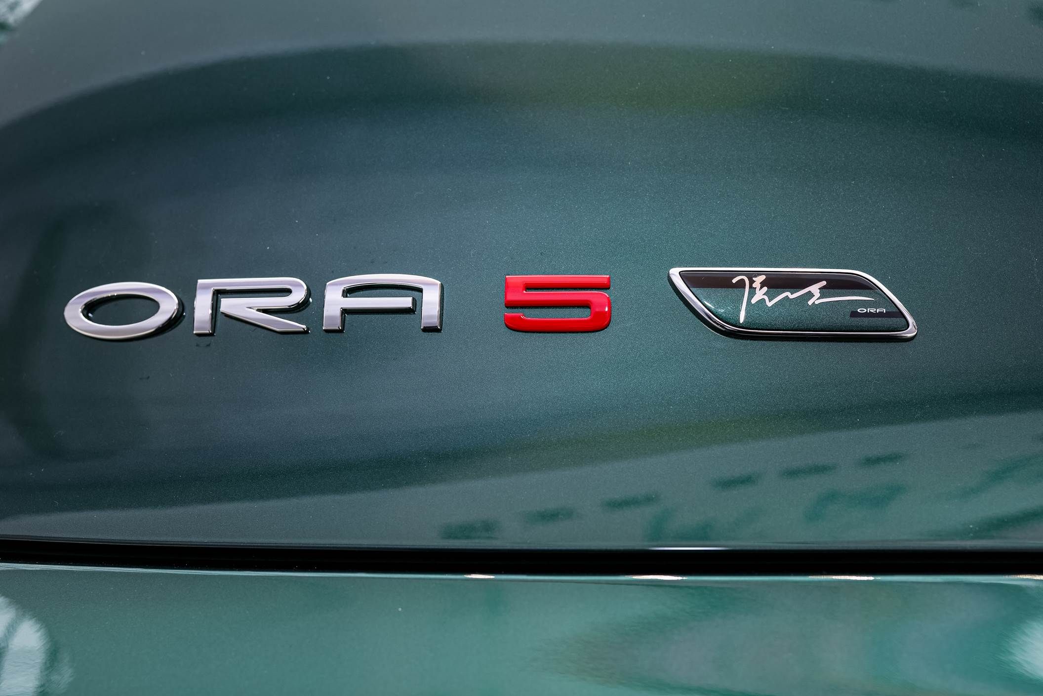 长城欧拉5限定版纯电版建议零售价13.38万元，侯明昊保定亲手交付