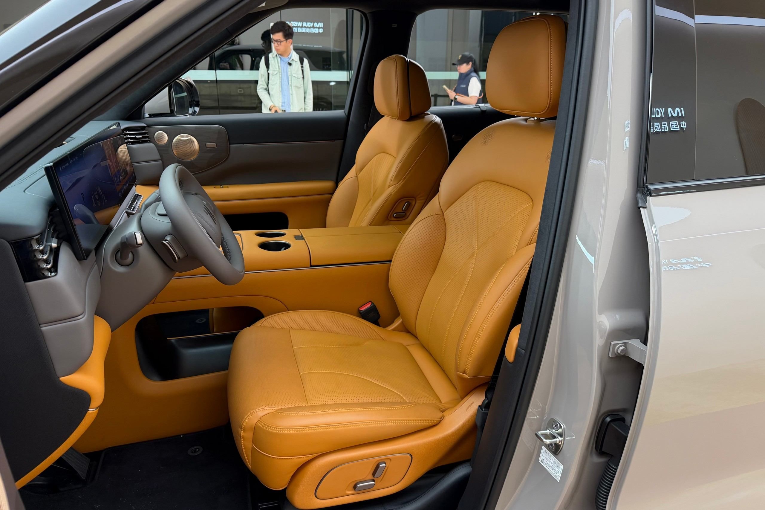 智己LS8正式上市，售价24.98万-29.98万元