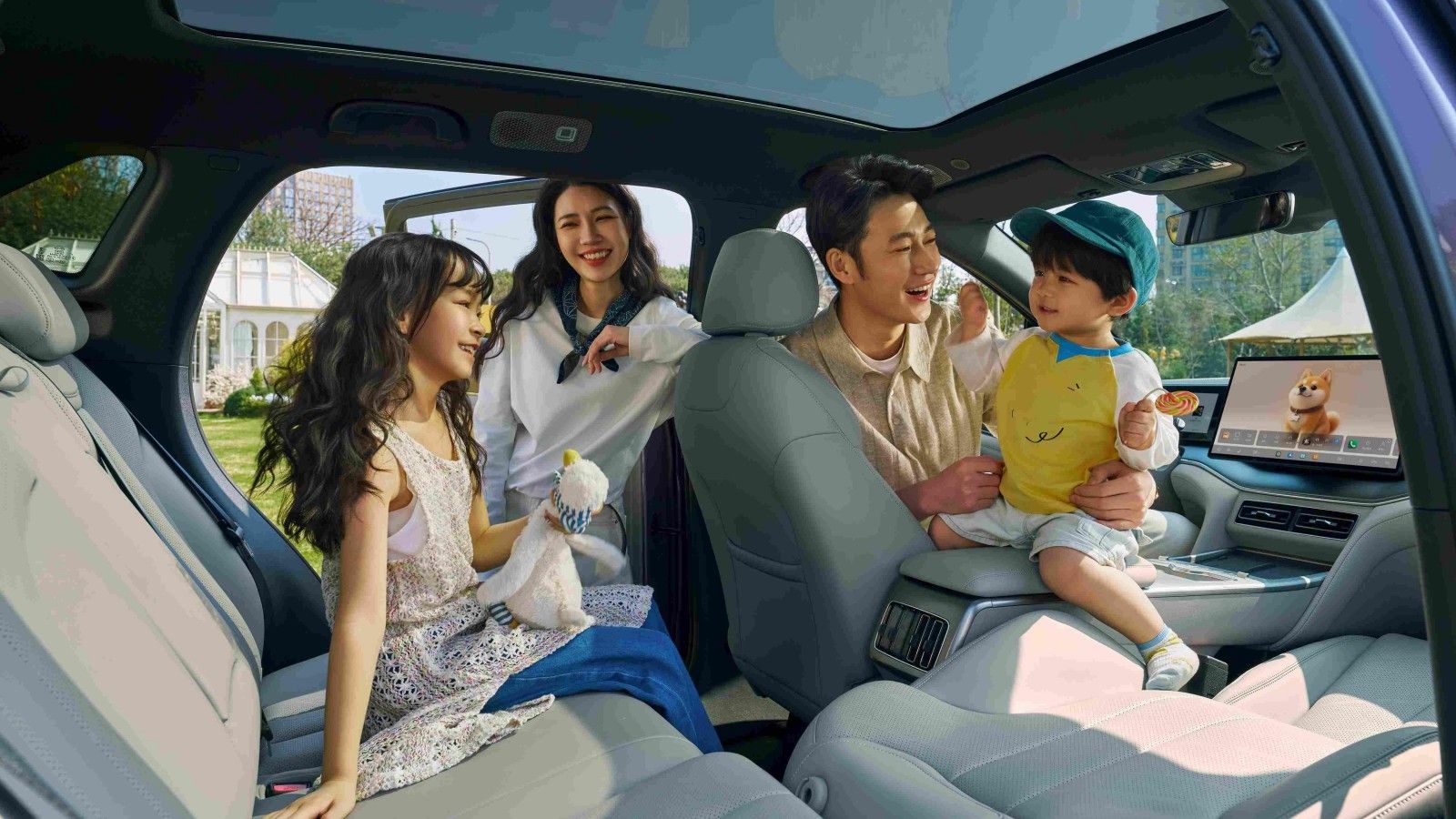 9 分钟闪充 + 710km 续航！比亚迪宋 Ultra EV北京上市震撼全场